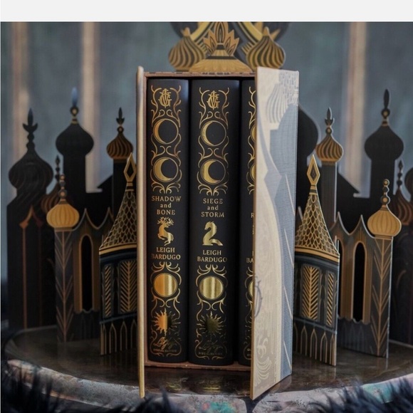 Sold - Litjoy Crate Shadow and Bone Annotated Special Edition Box Set (3 books) - Picture 1 of 8